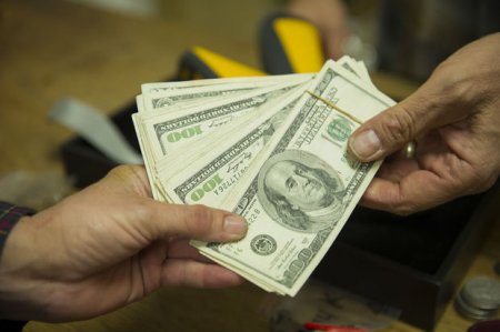 “Qara bazar”da dollar neçəyədir?