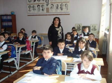 Azərbaycanda rus dilində təhsil alan şagirdlərin sayı açıqlandı