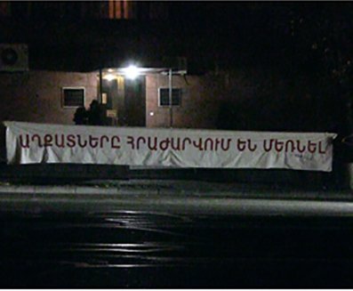 “Cəbhədə ölmək sərfəlidir? Onda göndərək nazirləri, prezident administrasiyasının işçilərini...” “Cəbhədə ölmək sərfəlidir? Onda göndərək nazirləri, prezident administrasiyasının işçilərini...”