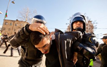 Biləsuvarda qarışıqlıq: 9 polis əməkdaşı xəsarət aldı