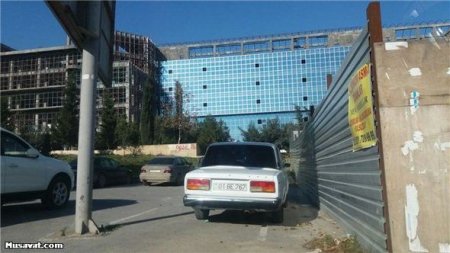 Milyonlar xərclənən parkı zəbt edib hissə-hissə satırlar