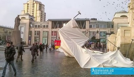 Külək Bakıda bayram çadırını uçurtdu