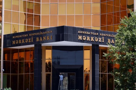 Prezident yol xəritəsini təsdiqlədi: gələn il manat tam sərbəst buraxılacaq