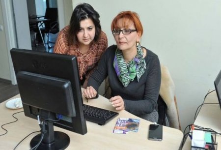 Erməni qadın Bakıda jurnalist oldu