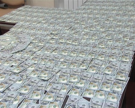 DİN qanunsuz dollar satanlara qarşı “müharibə” elan etdi