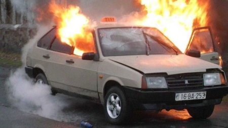 Qarabağ qazisi etiraz edərək öz avtomobilini yandırdı