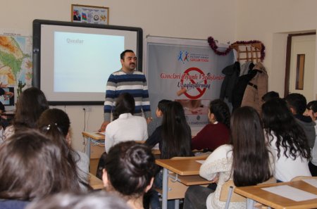 Gəncləri zərərli vərdişlərdən uzaqlaşdırmağın yolları müzakirə olunub