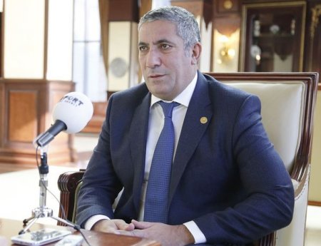 Siyavuş Novruzov: Dayanacaqlarda siçanlar oynayır, avtomobil yoxdur