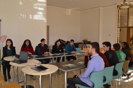 Qlobal düşüncə, lokal fəaliyyət
