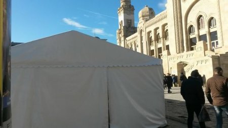 Bakıda bayram çadırları sökülür