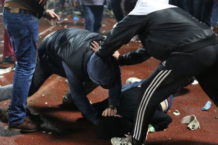 Bakıda kütləvi dava: Bıçaqlanan var