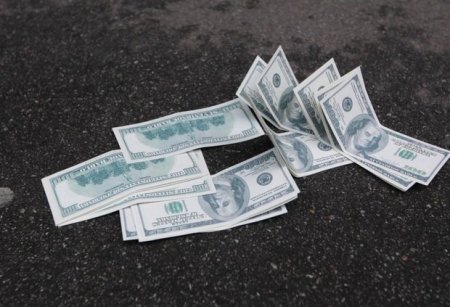 “Qara bazarda” dollar bahalaşıb