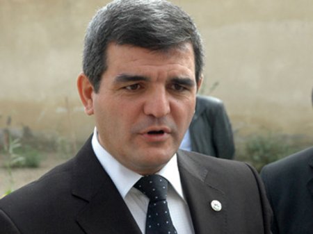 Fazil Mustafa həmkarını sərt şəkildə tənqid edib