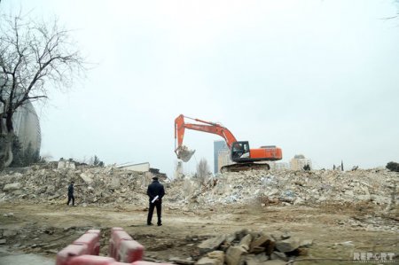 Bakıda zavod sökülür