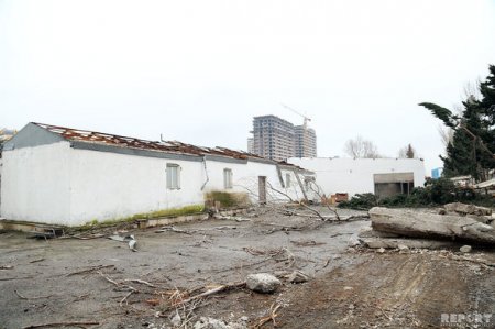 Bakıda zavod sökülür