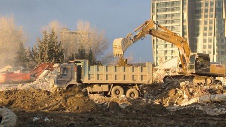 Sökülən “Araz” hotelinin yerində yeni yol salınır