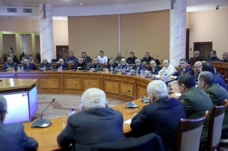Ermənistanın müdafiə naziri terrorçularla görüşdü