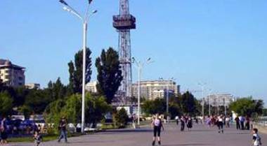 Bulvardakı “Saat qülləsi”ndə intihara cəhd