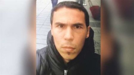 Türkiyədə terrorçuya bənzəyən şəxsi küçədə döydülər