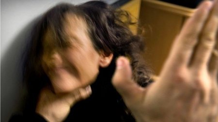Lənkəran sakini bacısını daşla döyə-döyə qətlə yetirib