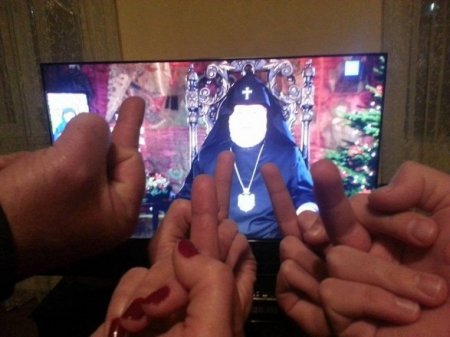 Fleşmob: "Sarkisyan üçün orta barmaq"