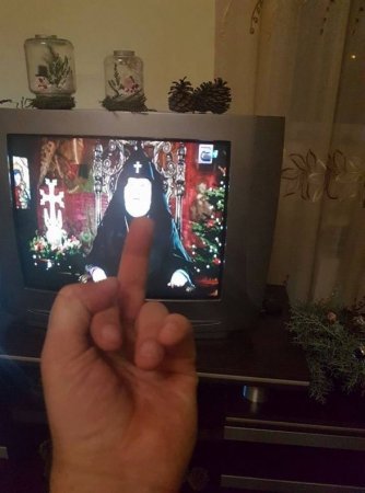 Fleşmob: "Sarkisyan üçün orta barmaq"