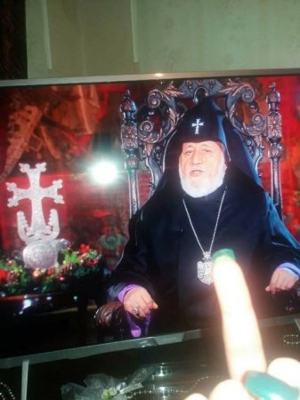 Fleşmob: "Sarkisyan üçün orta barmaq"