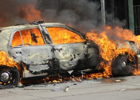 Polis İdarəsinin həyətində yanğın: