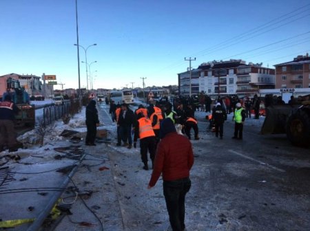 Məktəbliləri daşıyan avtobus aşdı - 3 ölü, 40 yaralı