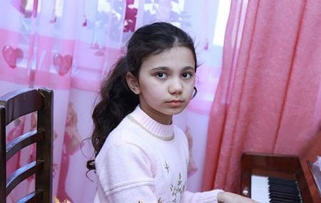 10 yaşlı Nuray: Anamsız yaşaya bilmərəm