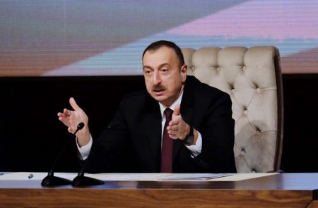 İlham Əliyev bum vəd edir, Sevinc Həsənova isə ixtisarlar hazırlayır