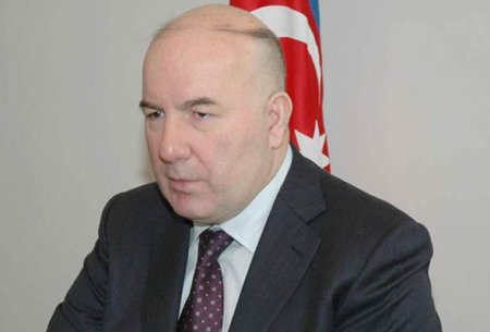 Elman Rüstəmov bank rəhbərlərini toplayır
