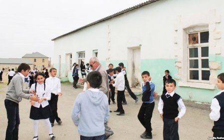 Şəmkirdə direktorla müəllimə arasında seks videosu qalmaqalı