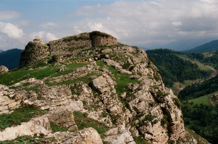 "Gedik-bək" və ya "Gədəbəy"
