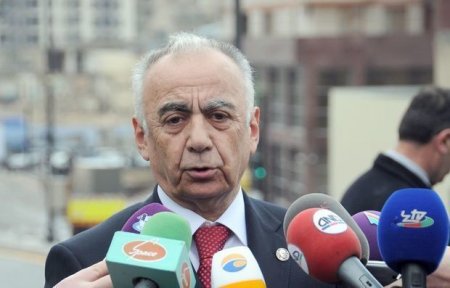 Hacıbala Abutalıbov jurnalistlərə məsləhət verdi