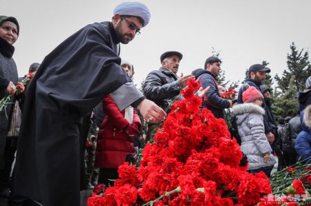 Azərbaycan xalqı 20 yanvar şəhidlərinin xatirəsini yad edir