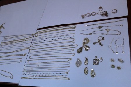 Gömrükçülər daxili orqanında 203 qram qızıl keçirmək istəyəni şəxsi saxlayıb