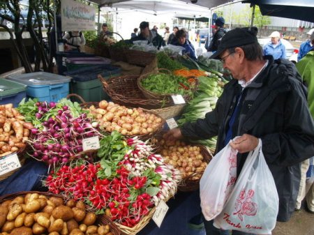 Sankt-Peterburq bazarında azərbaycanlı bıçaqlanıb