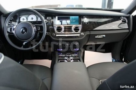 Bakıda yarım milyonluq avtomobil satışa çıxarıldı