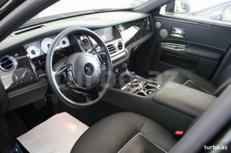 Bakıda yarım milyonluq avtomobil satışa çıxarıldı