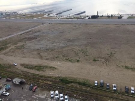 Bakıda nonsens! Boş əraziyə parkomat qoyuldu