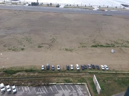 Bakıda nonsens! Boş əraziyə parkomat qoyuldu