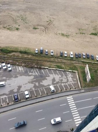 Bakıda nonsens! Boş əraziyə parkomat qoyuldu