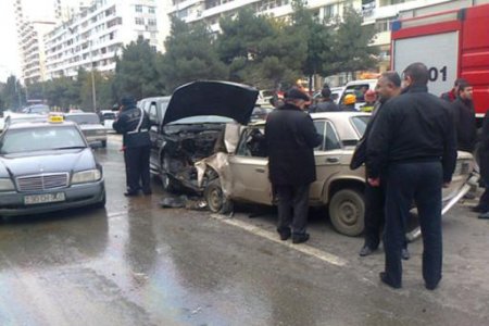 Yol qəzası zamanı sürücünün sığorta şirkətini gözləməsi vacibdirmi?