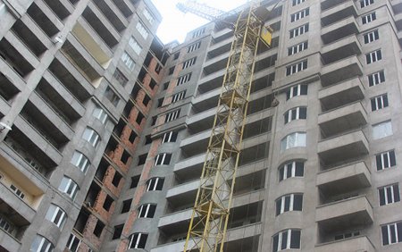Bakıda binada yerləşən mənzil 2 milyon 200 min manata satılır