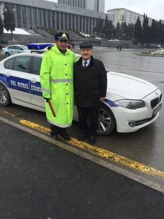 Yola duz səpərək məşhurlaşan yol polisi haqda yeni xəbər