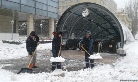 Bakıda metro stansiyalarının girişləri nəzarətə götürüldü