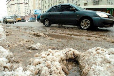 Yola səpilən duz avtomobillərə ziyan vurur