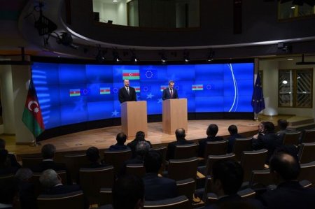 Tusk: Azərbaycanın ərazi bütövlüyünü, suverenliyini və müstəqilliyini dəstəkləyirik