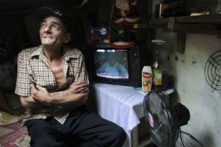 Bu cütlük 22 ildir kanalizasiyada yaşayır
